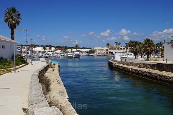 Less than 2 minutes walk from the villa to here!