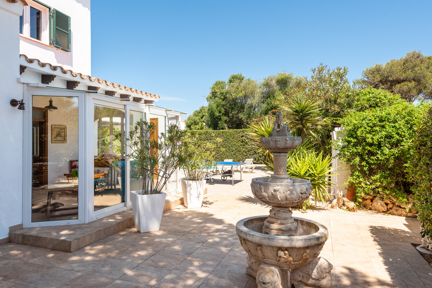 Lovely space all around the villa